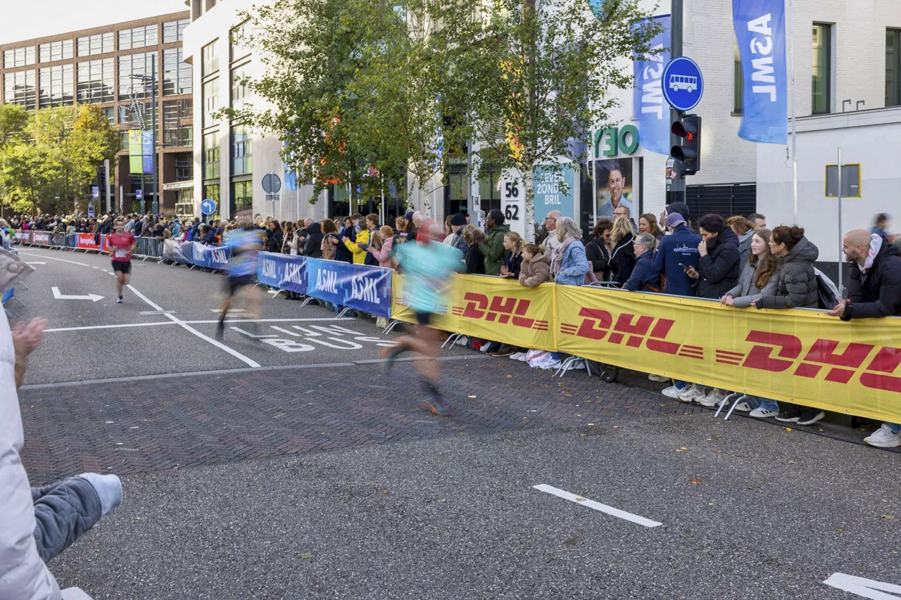 Finish van de marathon achter dranghekken